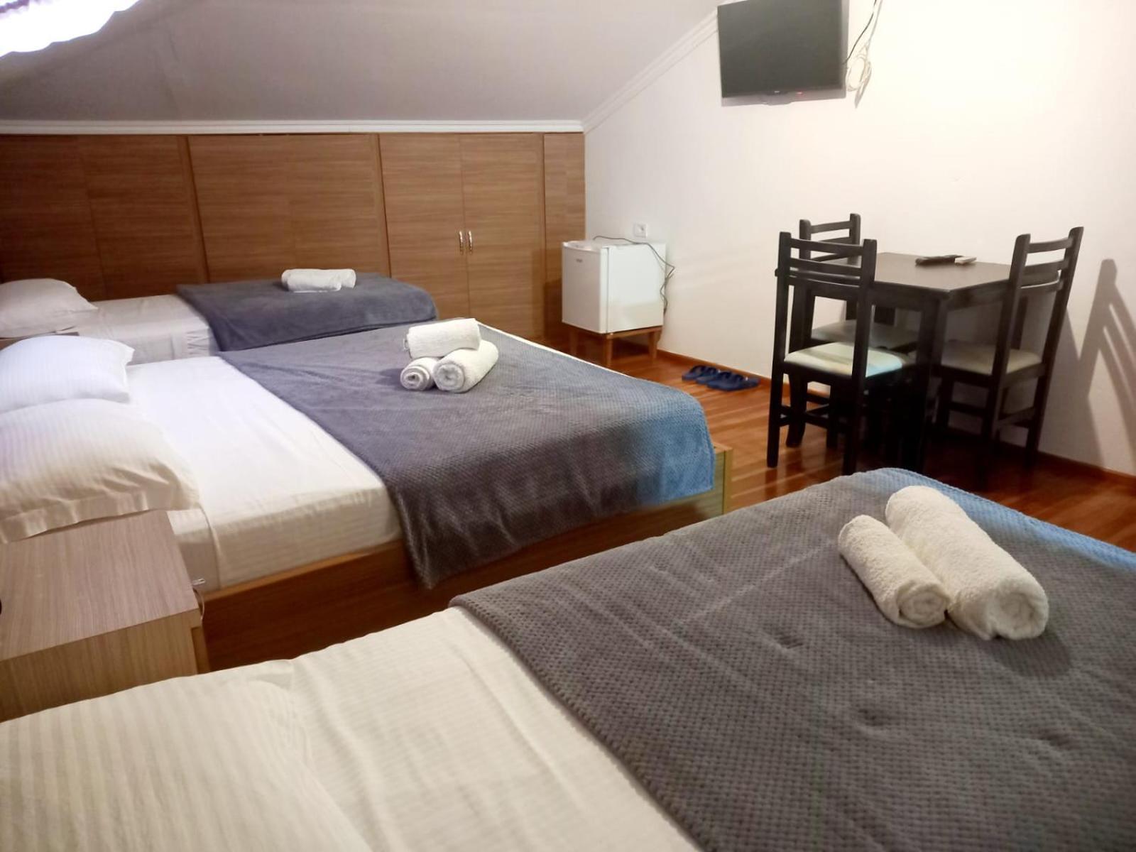 Hotel Demaj Berat Esterno foto