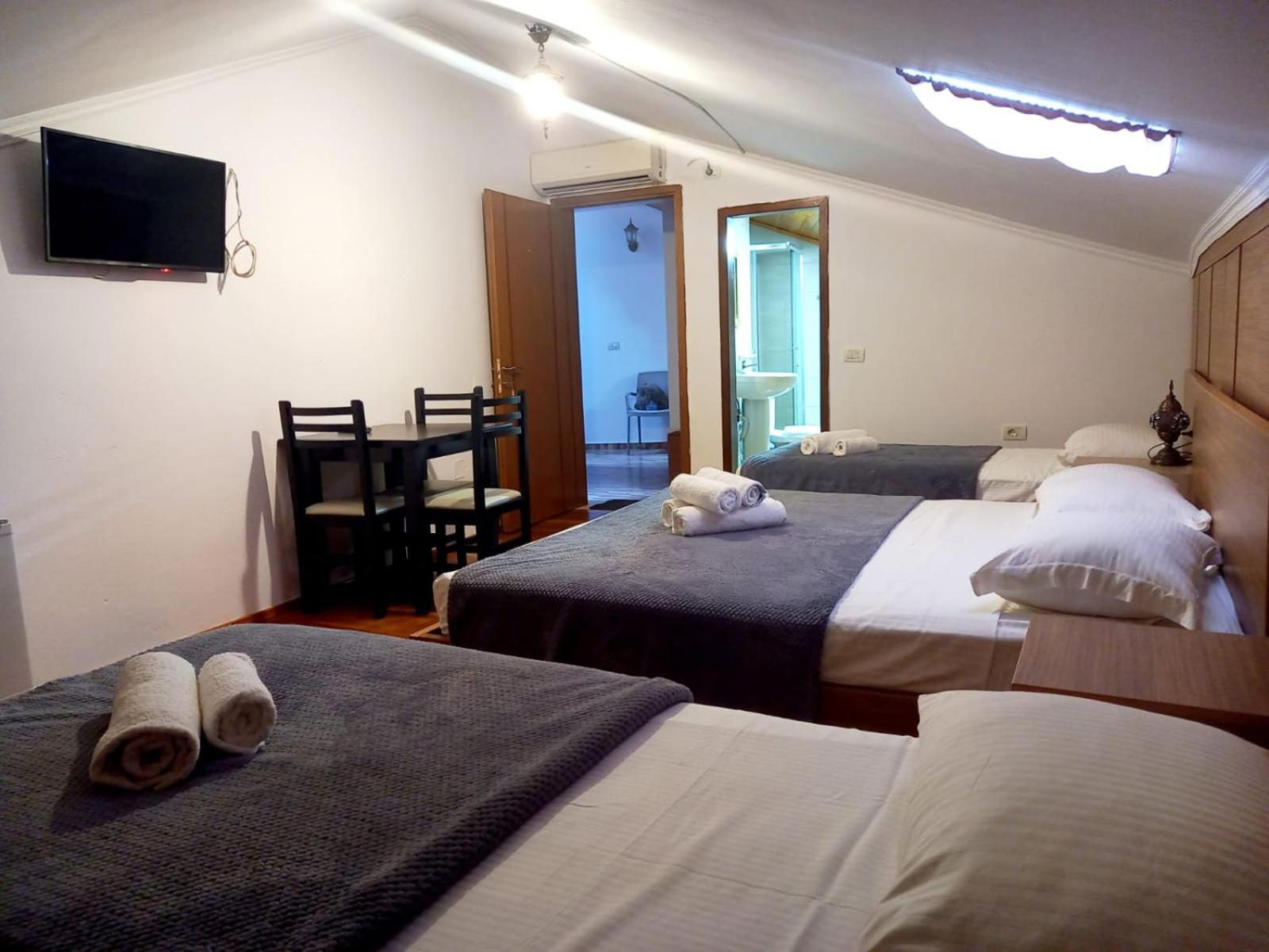 Hotel Demaj Berat Esterno foto