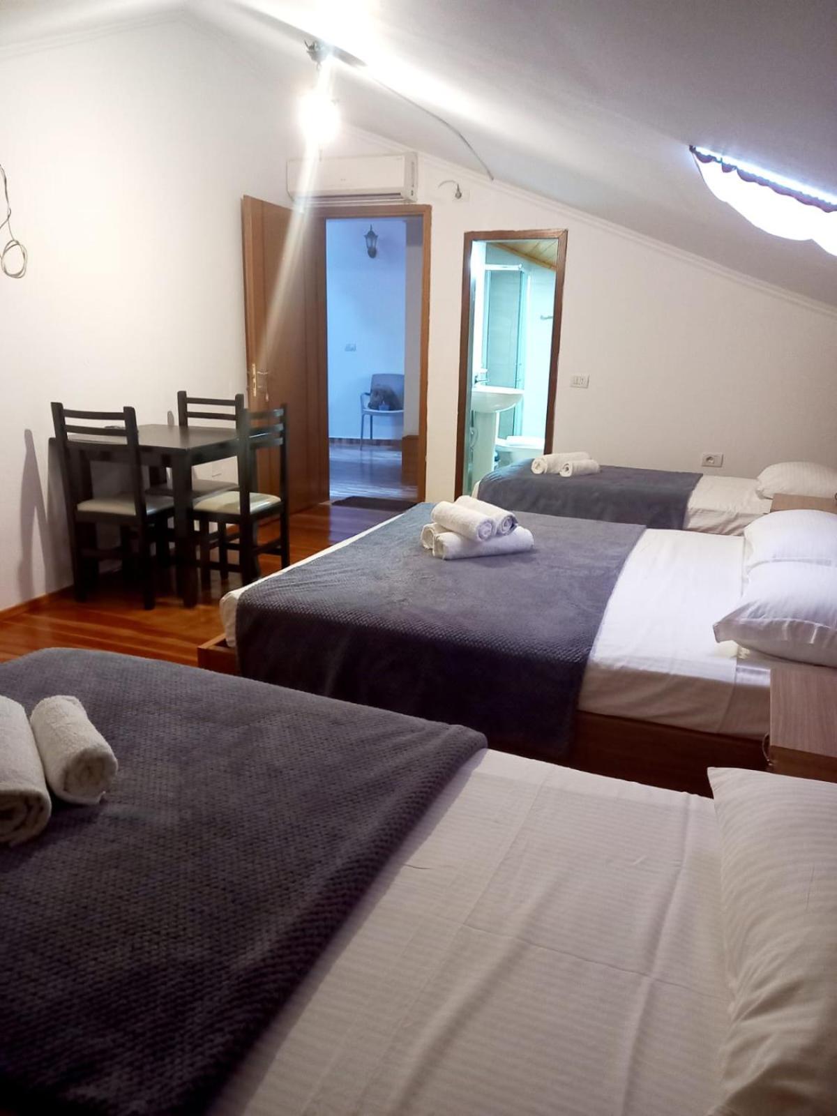 Hotel Demaj Berat Esterno foto
