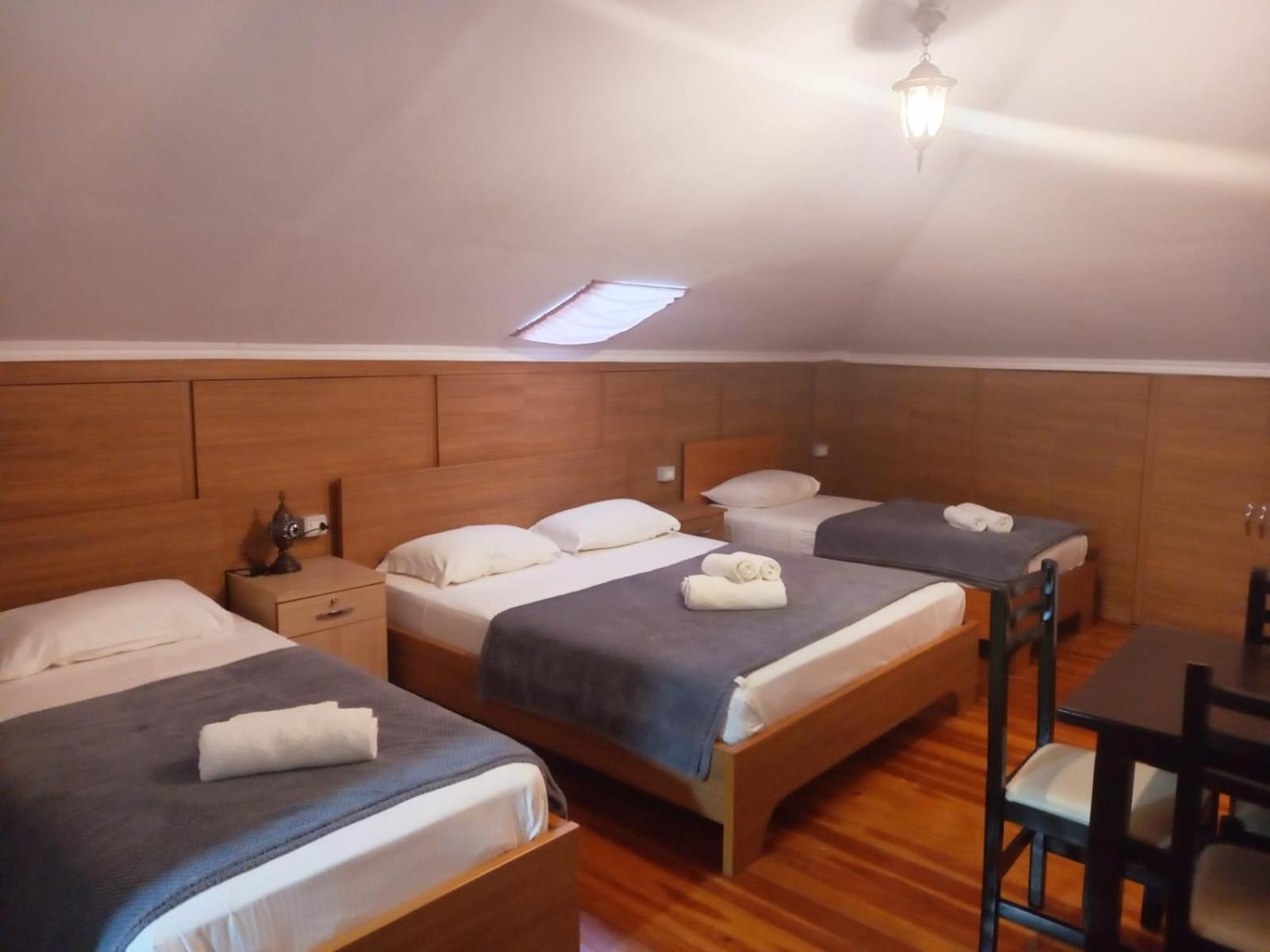 Hotel Demaj Berat Esterno foto
